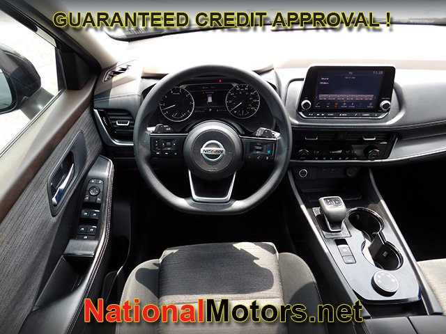 Nissan Rogue Vehicle Full-screen Gallery Image 12