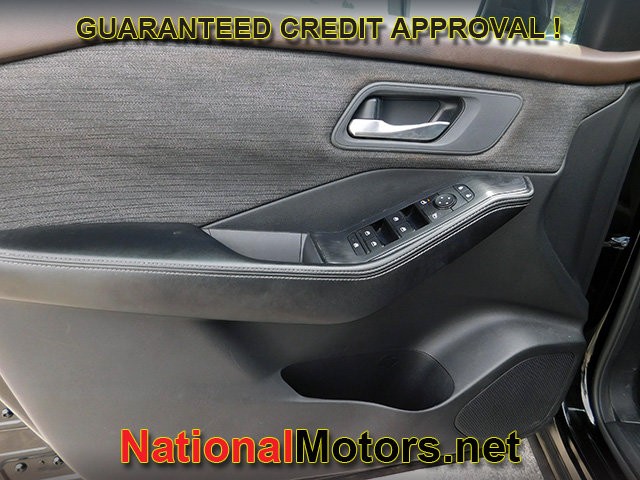 Nissan Rogue Vehicle Full-screen Gallery Image 13