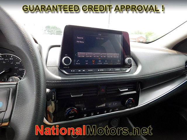Nissan Rogue Vehicle Full-screen Gallery Image 16