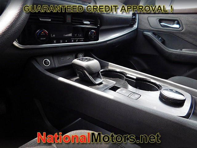 Nissan Rogue Vehicle Full-screen Gallery Image 19