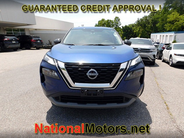 Nissan Rogue Vehicle Full-screen Gallery Image 02