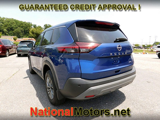 Nissan Rogue Vehicle Full-screen Gallery Image 04