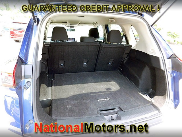 Nissan Rogue Vehicle Full-screen Gallery Image 06
