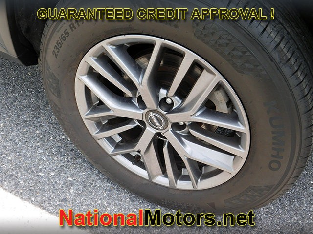 Nissan Rogue Vehicle Full-screen Gallery Image 07