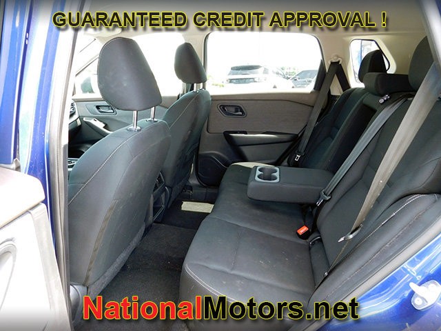 Nissan Rogue Vehicle Full-screen Gallery Image 09