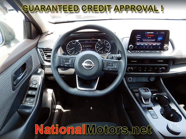 Nissan Rogue Vehicle Full-screen Gallery Image 10