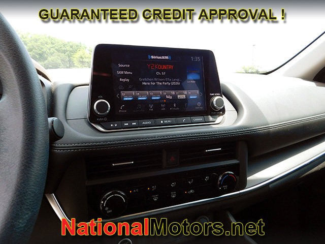 Nissan Rogue Vehicle Full-screen Gallery Image 13