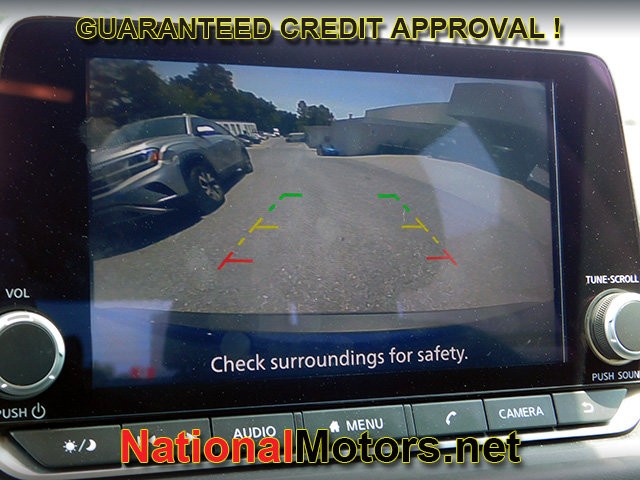 Nissan Rogue Vehicle Full-screen Gallery Image 14