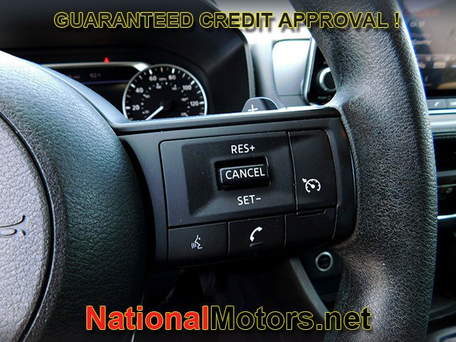 Nissan Rogue Vehicle Full-screen Gallery Image 16