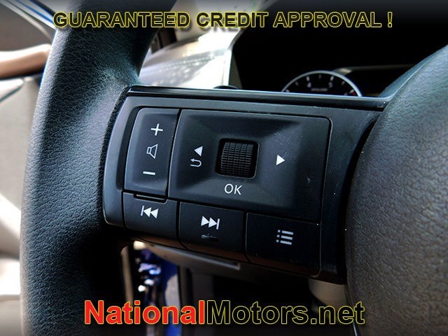 Nissan Rogue Vehicle Full-screen Gallery Image 17