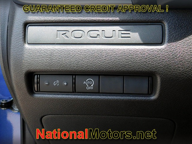 Nissan Rogue Vehicle Full-screen Gallery Image 19