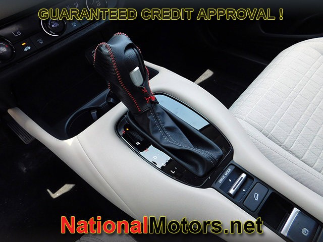 Honda HR-V Vehicle Full-screen Gallery Image 16