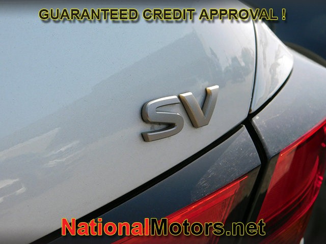 Nissan Altima Vehicle Full-screen Gallery Image 05