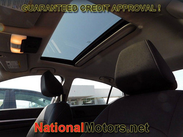Nissan Altima Vehicle Full-screen Gallery Image 14