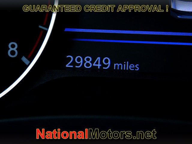 Nissan Altima Vehicle Full-screen Gallery Image 17