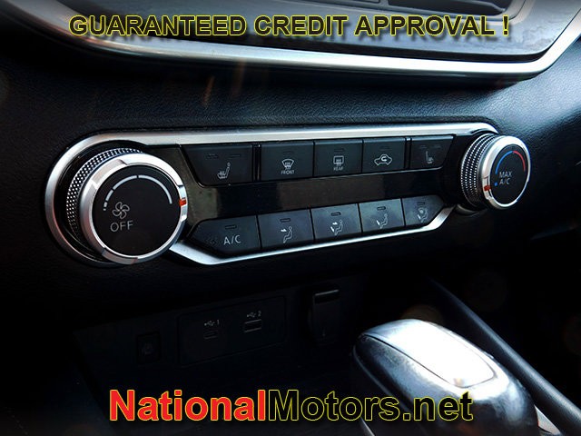 Nissan Altima Vehicle Full-screen Gallery Image 18