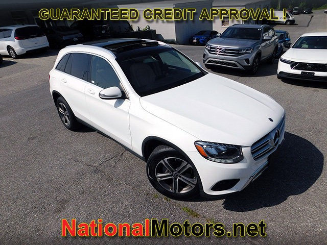 Mercedes-Benz GLC Vehicle Full-screen Gallery Image 02