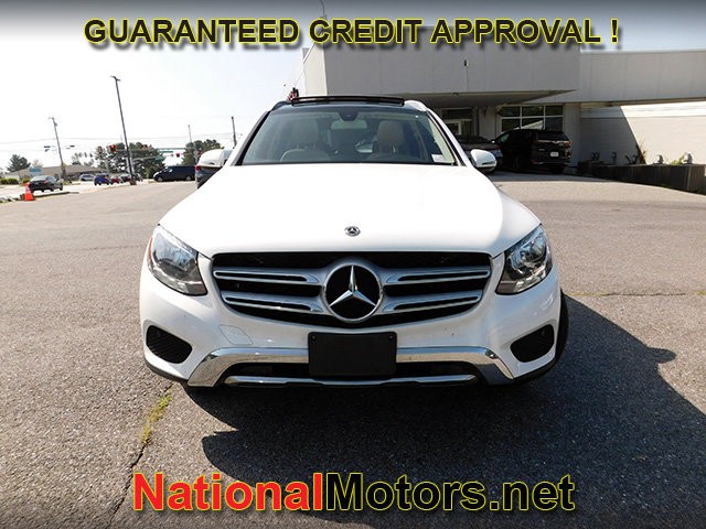 Mercedes-Benz GLC Vehicle Full-screen Gallery Image 03