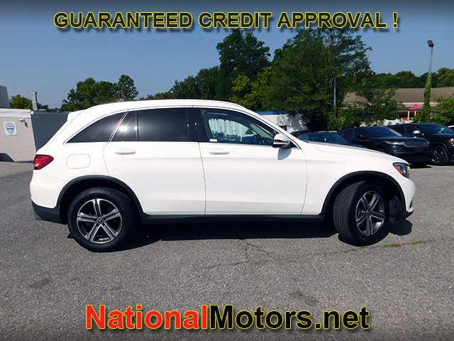 Mercedes-Benz GLC Vehicle Full-screen Gallery Image 04