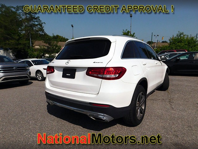 Mercedes-Benz GLC Vehicle Full-screen Gallery Image 05