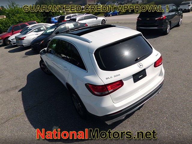 Mercedes-Benz GLC Vehicle Full-screen Gallery Image 06