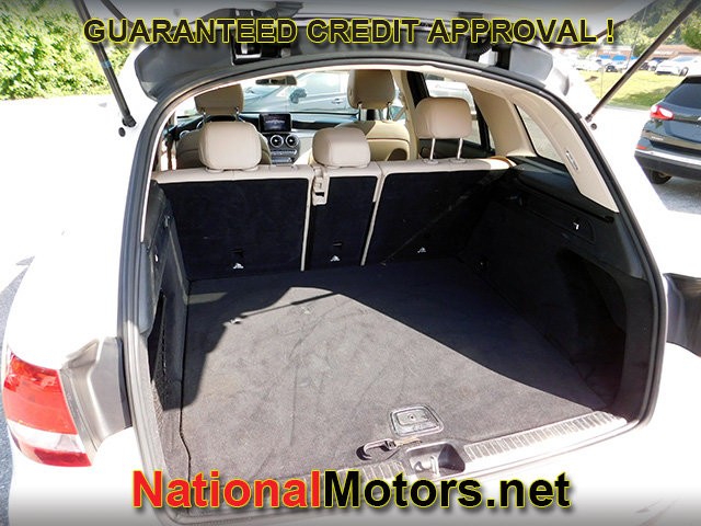 Mercedes-Benz GLC Vehicle Full-screen Gallery Image 08