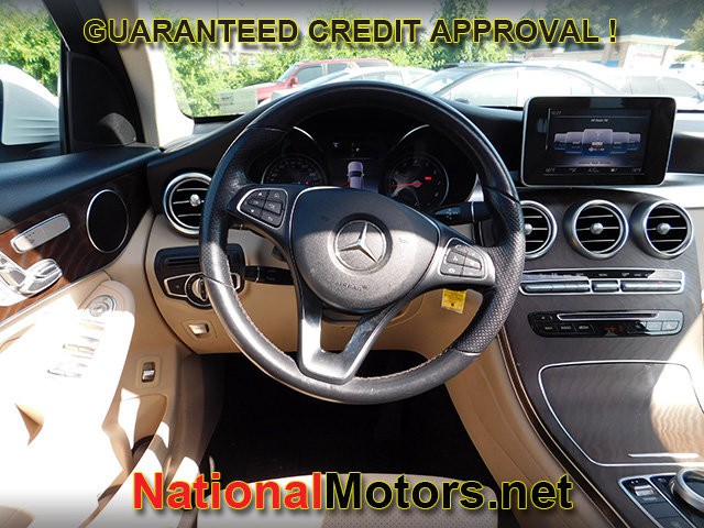 Mercedes-Benz GLC Vehicle Full-screen Gallery Image 15