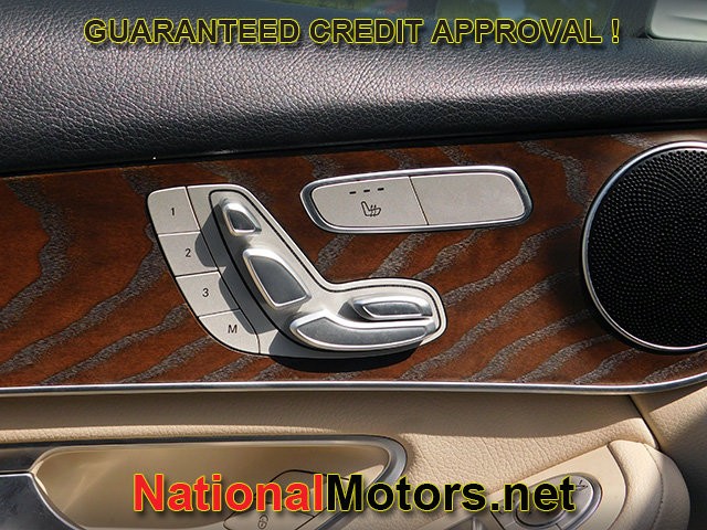 Mercedes-Benz GLC Vehicle Full-screen Gallery Image 17