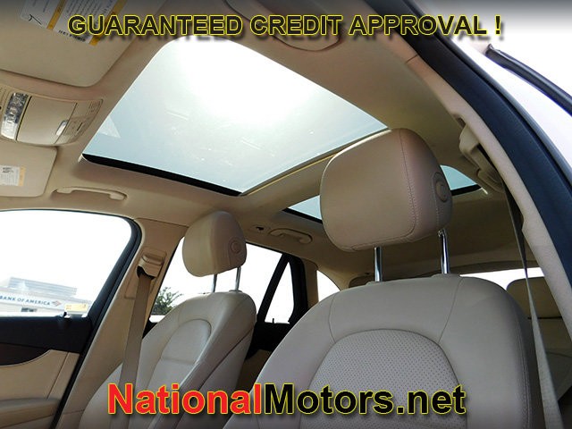 Mercedes-Benz GLC Vehicle Full-screen Gallery Image 19