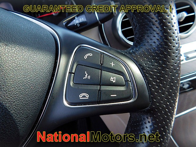 Mercedes-Benz GLC Vehicle Full-screen Gallery Image 24