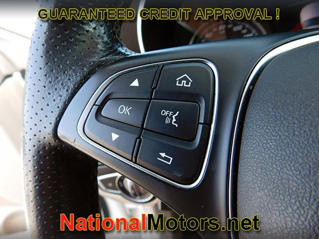 Mercedes-Benz GLC Vehicle Full-screen Gallery Image 25