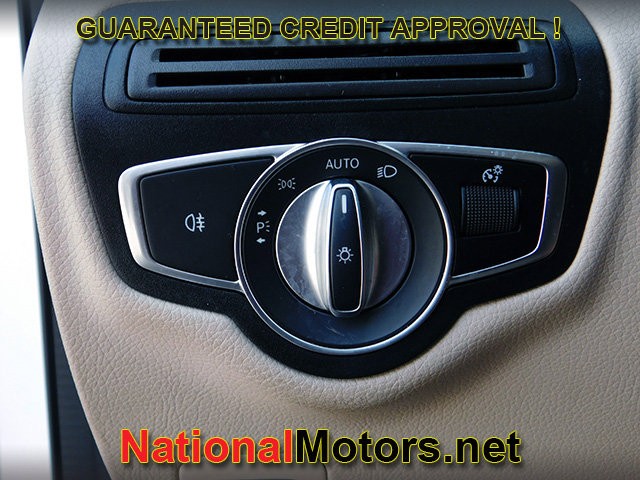 Mercedes-Benz GLC Vehicle Full-screen Gallery Image 27