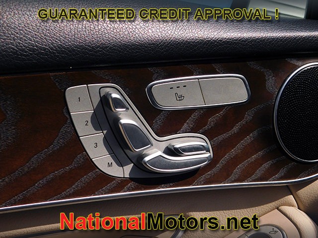 Mercedes-Benz GLC Vehicle Full-screen Gallery Image 28
