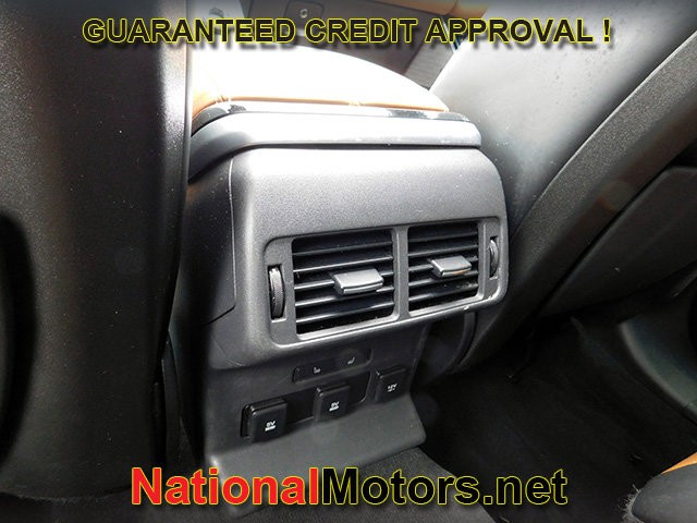 Land Rover Range Rover Velar Vehicle Full-screen Gallery Image 13