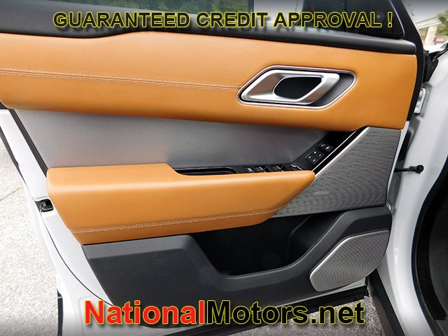 Land Rover Range Rover Velar Vehicle Full-screen Gallery Image 16