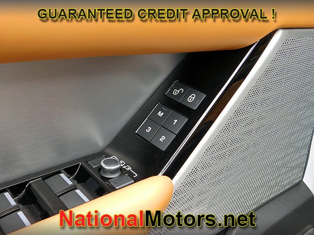Land Rover Range Rover Velar Vehicle Full-screen Gallery Image 17