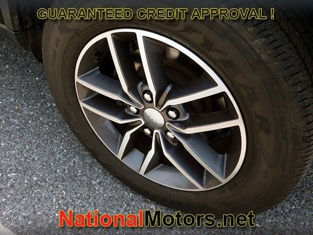 Jeep Grand Cherokee Vehicle Full-screen Gallery Image 07