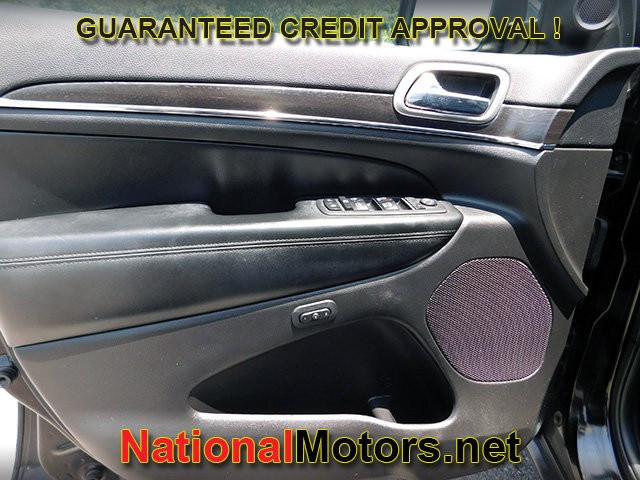 Jeep Grand Cherokee Vehicle Full-screen Gallery Image 15