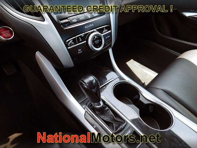 Acura TLX Vehicle Full-screen Gallery Image 19
