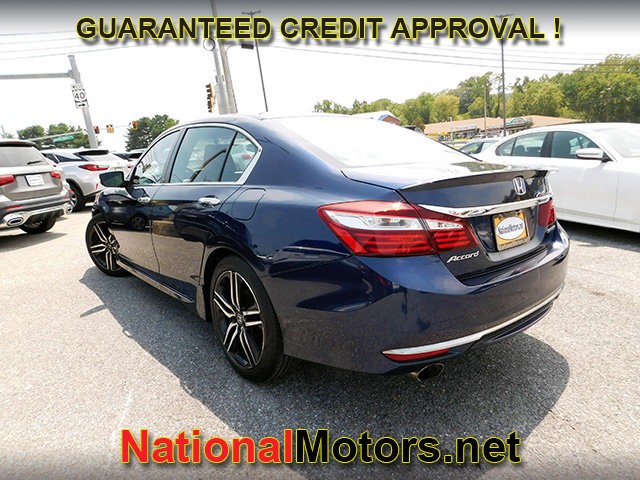Honda Accord Sedan Vehicle Full-screen Gallery Image 06