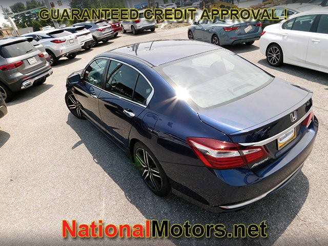 Honda Accord Sedan Vehicle Full-screen Gallery Image 07