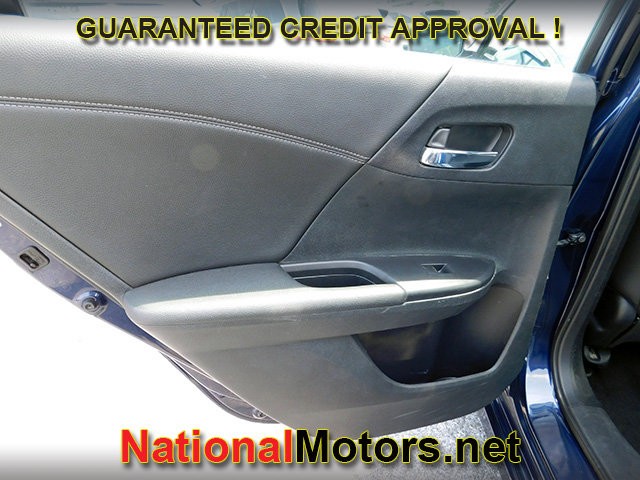 Honda Accord Sedan Vehicle Full-screen Gallery Image 09