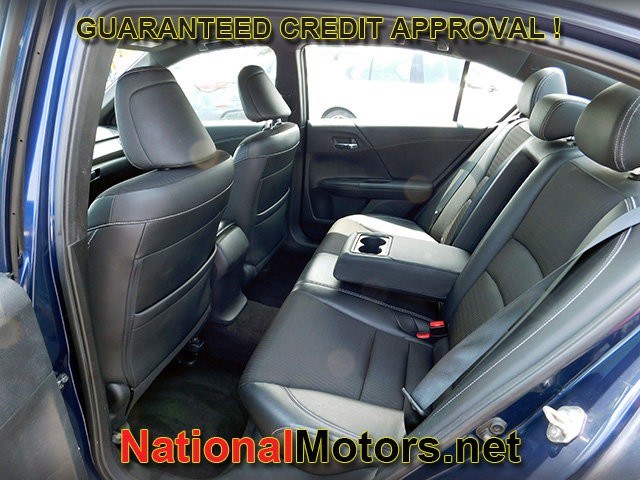 Honda Accord Sedan Vehicle Full-screen Gallery Image 10