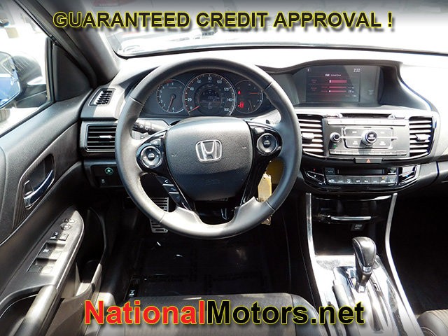 Honda Accord Sedan Vehicle Full-screen Gallery Image 11