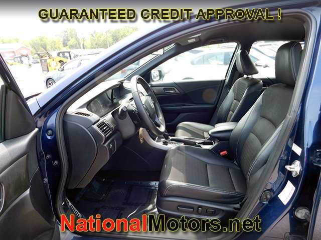 Honda Accord Sedan Vehicle Full-screen Gallery Image 13