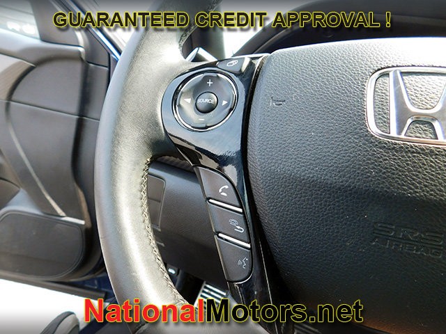 Honda Accord Sedan Vehicle Full-screen Gallery Image 20