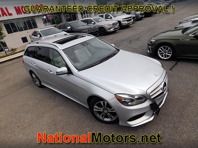 Mercedes-Benz E-Class Vehicle Full-screen Gallery Image 02