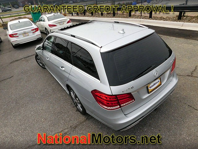 Mercedes-Benz E-Class Vehicle Full-screen Gallery Image 07