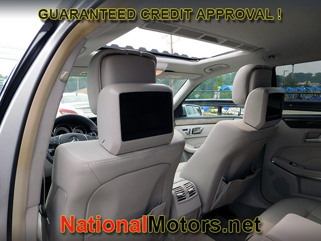 Mercedes-Benz E-Class Vehicle Full-screen Gallery Image 16