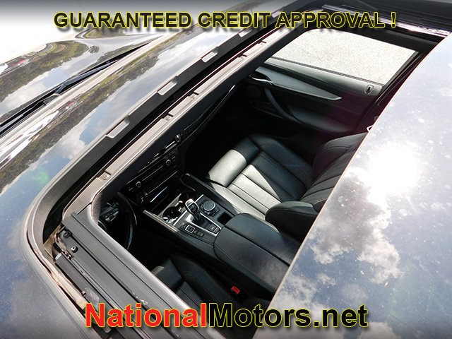 BMW X6 Vehicle Full-screen Gallery Image 11